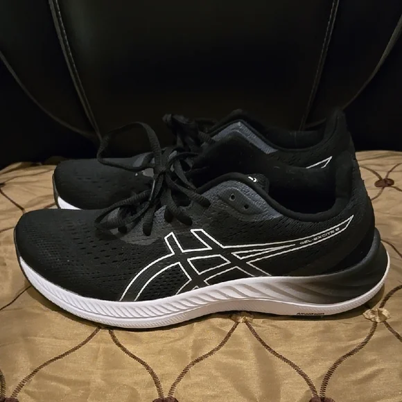 LAST CHANCE! Sz 9W Black ASICS Running Sneakers, Women's - Picture 1 of 4